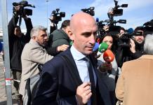 Confirman condena por agresión sexual contra el exjefe del fútbol español por el beso a Jenni Hermoso