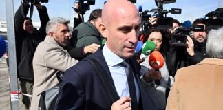 Confirman condena por agresión sexual contra el exjefe del fútbol español por el beso a Jenni Hermoso