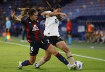 La colombiana Liced Serna firma con las Pumas UNAM del futbol femenino de México