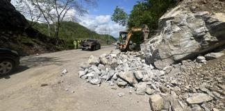 La Secretaría de Comunicaciones atiende 13 derrumbes en carretera Melaque a Puerto Vallarta