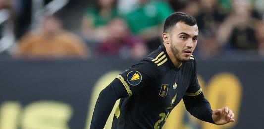 Luis Chávez se rompe el ligamento cruzado y queda fuera de la Copa Oro