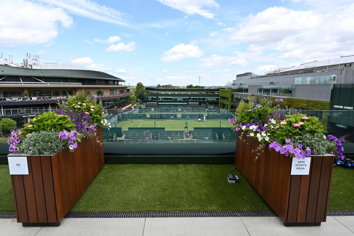 Sin miedo a la lluvia, los jardineros de Wimbledon ultiman los preparativos Sin miedo a la lluvia, los jardineros de Wimbledon ultiman los preparativos