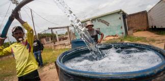 En la capital petrolera de Venezuela se perforan pozos... de agua