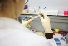 La OMS no descarta que el virus de la covid se originara por una fuga en un laboratorio