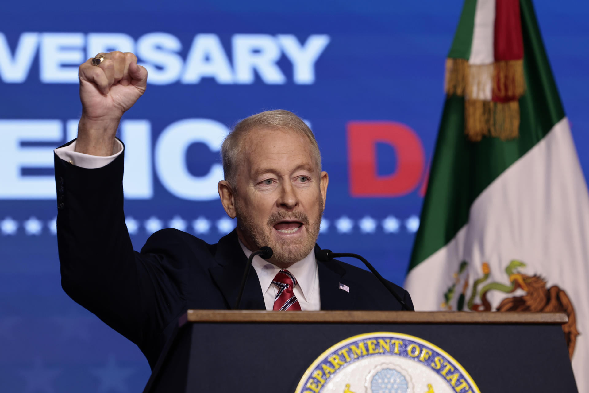 El embajador de EEUU en México dice que la frontera está cerrada a toda actividad ilegal El embajador de EEUU en México dice que la frontera está cerrada a toda actividad ilegal