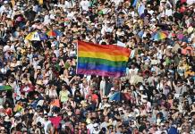 Miles de personas participan en la Marcha del Orgullo de Budapest pese a la prohibición de Orban