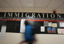 Administración de Trump demanda a Los Ángeles por políticas de protección a inmigrantes
