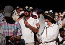 Espectadores y jugadores se enfrentan al calor en Wimbledon
