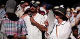 Espectadores y jugadores se enfrentan al calor en Wimbledon