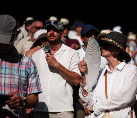 Espectadores y jugadores se enfrentan al calor en Wimbledon