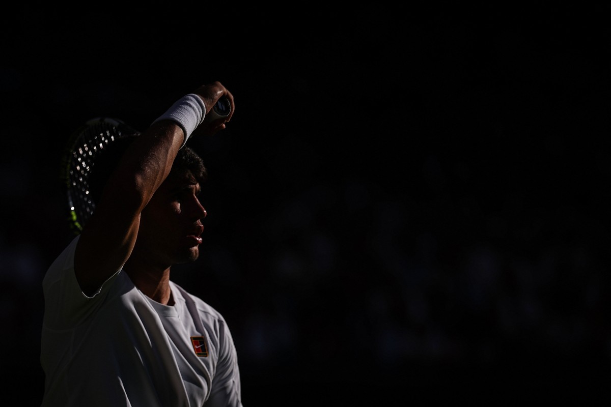 Alcaraz pasó apuros en caluroso debut de Wimbledon Alcaraz pasó apuros en caluroso debut de Wimbledon
