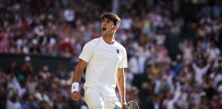 Alcaraz pasó apuros en caluroso debut de Wimbledon