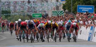 Nunca se ha comido tanto encima de la bici: cuando el pelotón se atiborra
