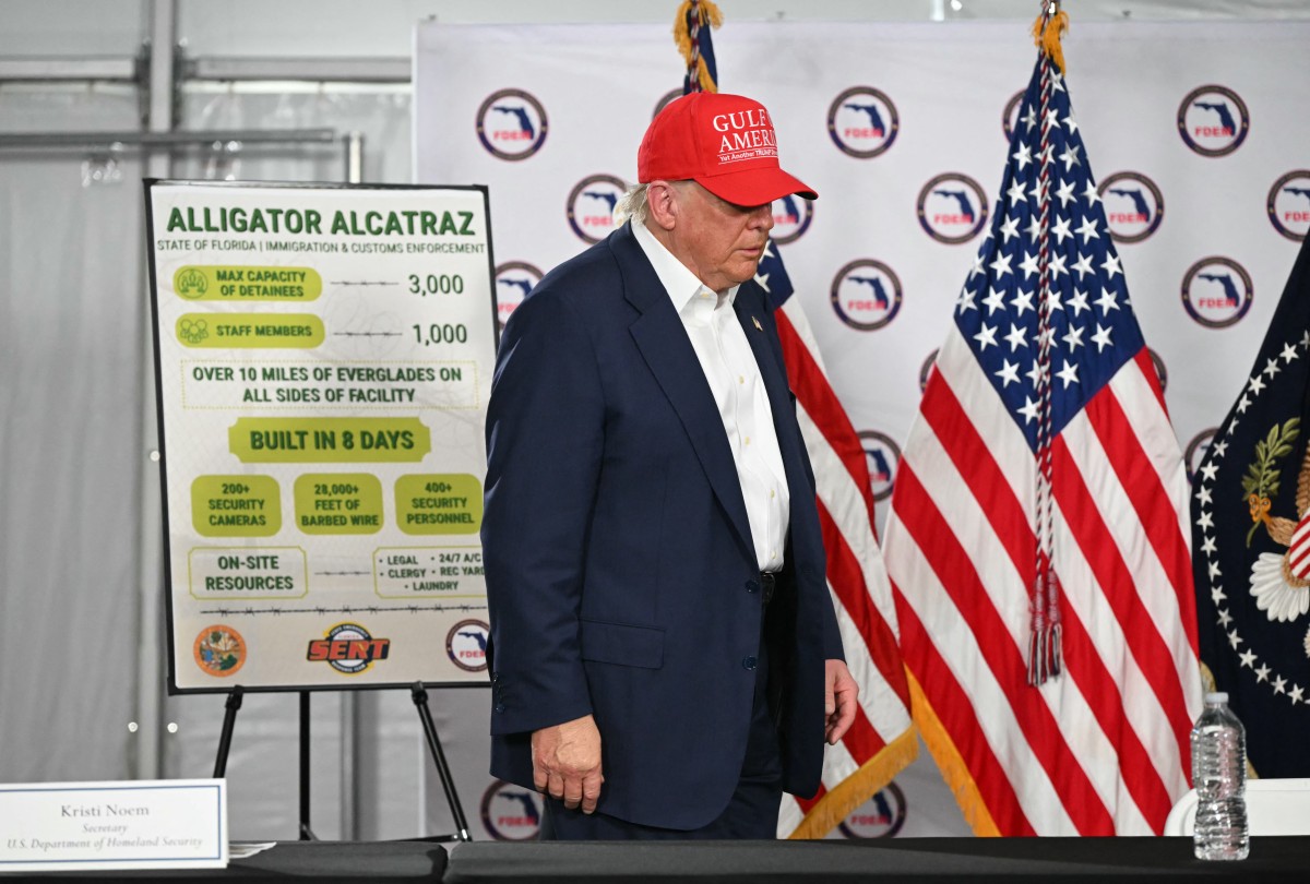 Trump elogia el centro de detención de migrantes Alcatraz de los caimanes Trump elogia el centro de detención de migrantes Alcatraz de los caimanes