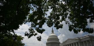 El Senado adopta el masivo proyecto de ley de presupuestos de Trump