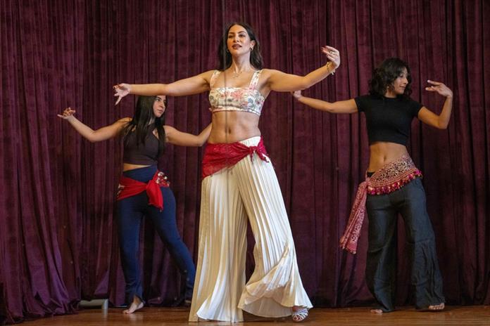 Mujeres sauditas practican en secreto la danza del vientre Mujeres sauditas practican en secreto la danza del vientre