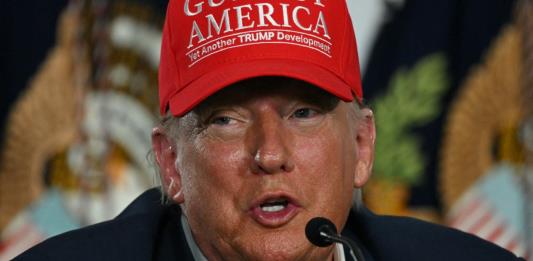 Trump va al centro de detención de migrantes Alcatraz de los caimanes