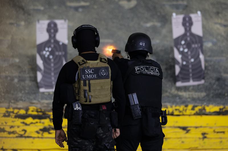 México prepara primera célula policial femenil de élite para enfrentar misiones de alto riesgo