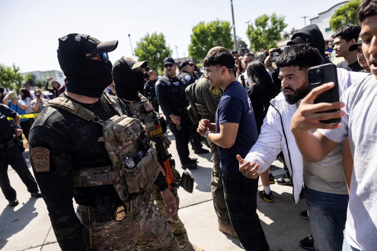 Latinos temen ser víctimas de discriminación en redadas migratorias en California Latinos temen ser víctimas de discriminación en redadas migratorias en California