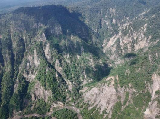 Persisten riesgos en barrancas de Atenquique tras lluvias y sismo: Protección Civil
