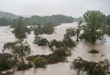 Inundaciones en Texas dejan al menos 13 muertos y unos 20 desaparecidos
