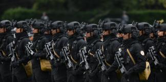 Las autoridades capturan a tres personas que trasladaban cocaína en una aeronave