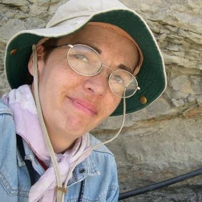 Ultra Violeta Radio - Vi. 04 Jul 2025 - Dr. Claudia Serrano y Mary Anning