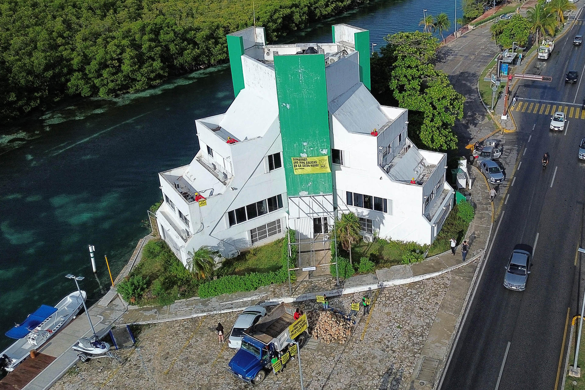 Greenpeace pide frenar aval de bancos de extracción de material pétreo en Quintana Roo Greenpeace pide frenar aval de bancos de extracción de material pétreo en Quintana Roo