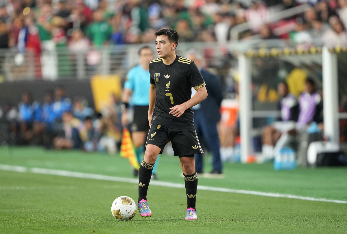 Jiménez, Álvarez y Mora, los faros que alumbran el camino de México al Mundial Jiménez, Álvarez y Mora, los faros que alumbran el camino de México al Mundial