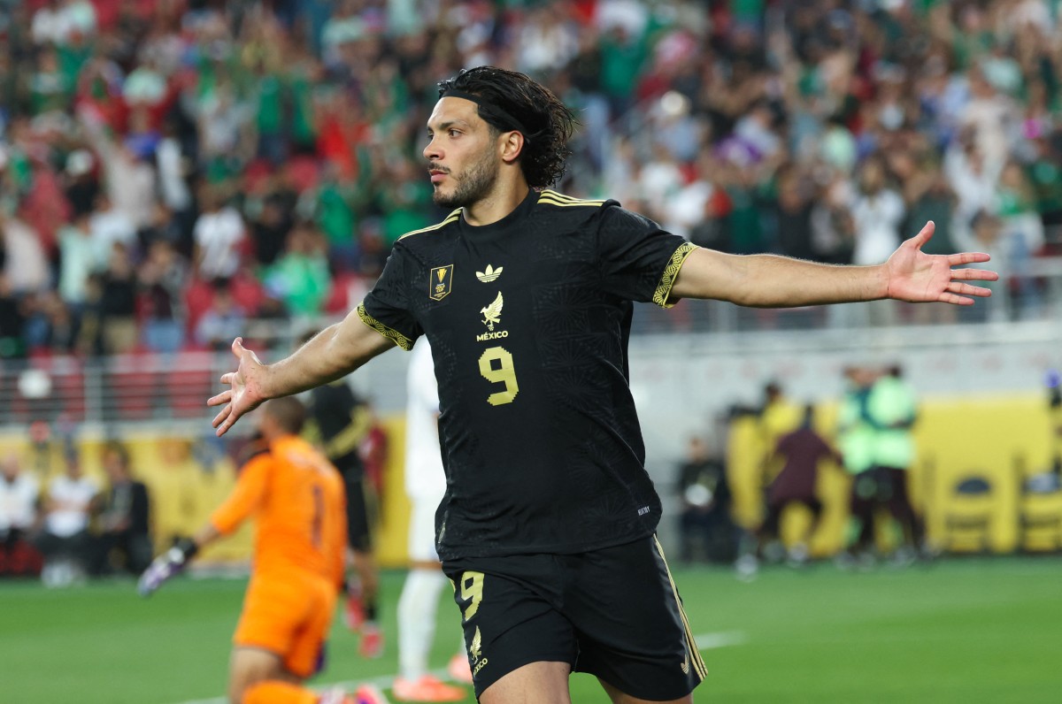 Jiménez, Álvarez y Mora, los faros que alumbran el camino de México al Mundial Jiménez, Álvarez y Mora, los faros que alumbran el camino de México al Mundial