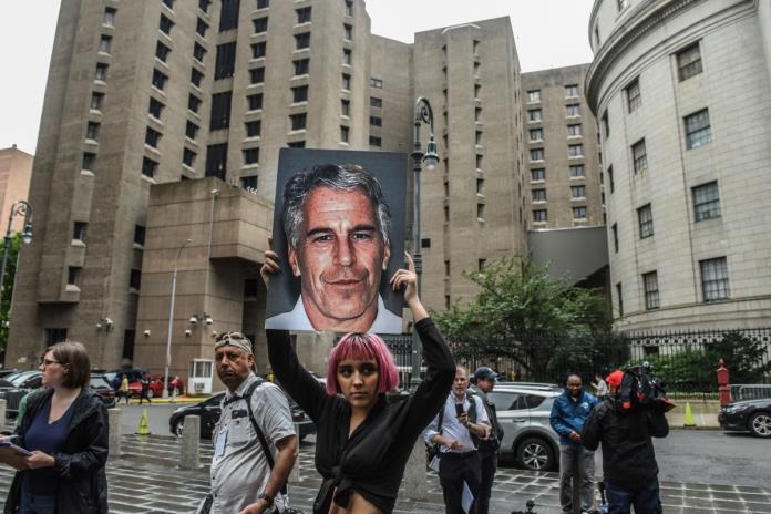 Gobierno de EEUU descarta que Epstein fuera asesinado o tuviera lista de clientes