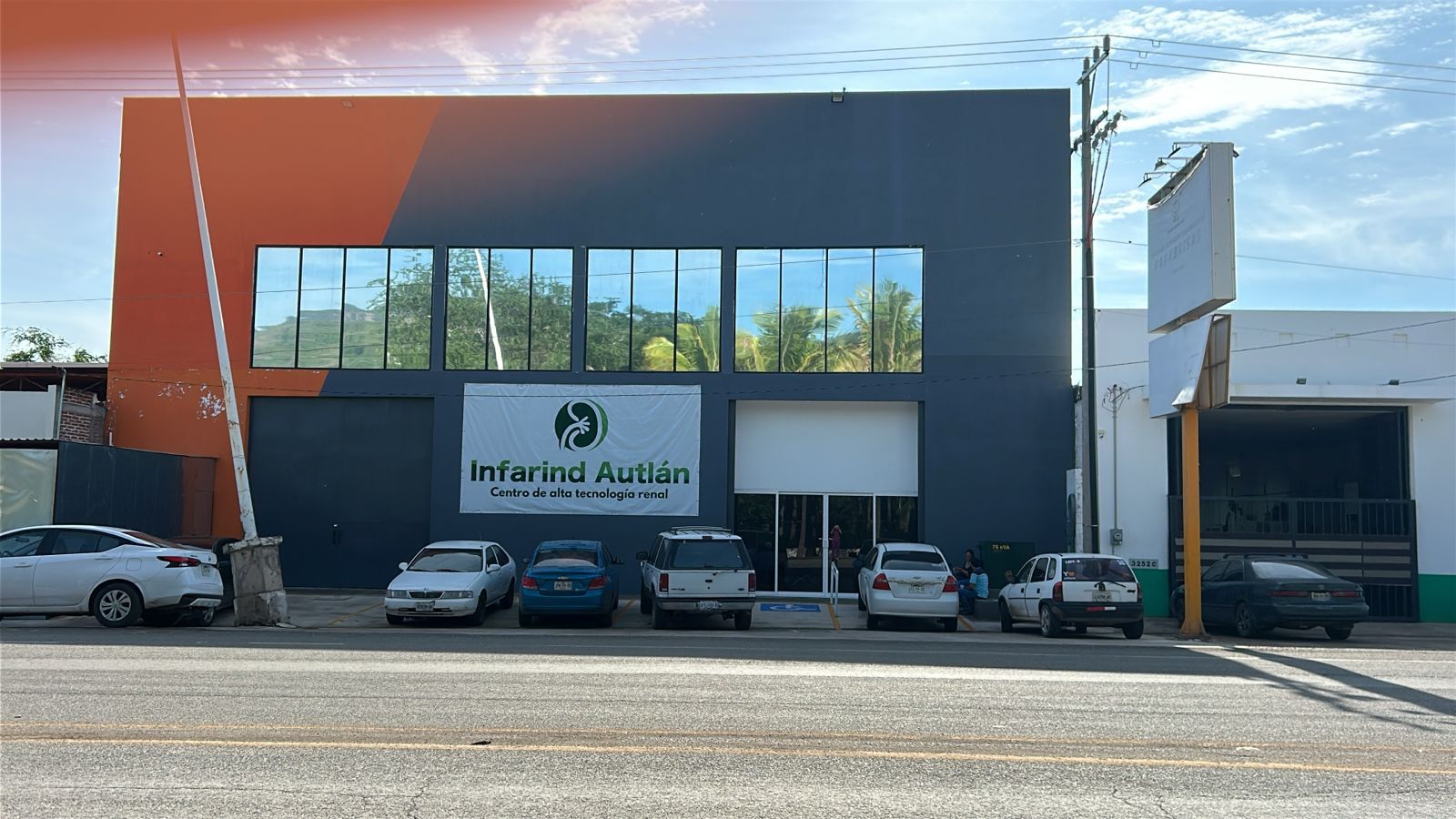 Pacientes dudan de nueva clínica para hemodiálisis en Autlán, el IMSS asegura que está en regla Pacientes dudan de nueva clínica para hemodiálisis en Autlán, el IMSS asegura que está en regla