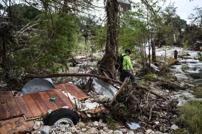 Más de 80 muertes por inundaciones en Texas, campamento confirma 27 víctimas