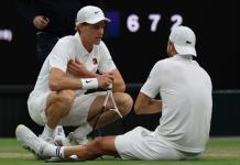 Sinner pasa a cuartos de Wimbledon cuando iba dos sets abajo tras abandono de Dimitrov