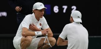Sinner pasa a cuartos de Wimbledon cuando iba dos sets abajo tras abandono de Dimitrov