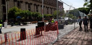Prohíben paso en plazas del Centro por obras mundialistas; acusan política de blanqueo urbano