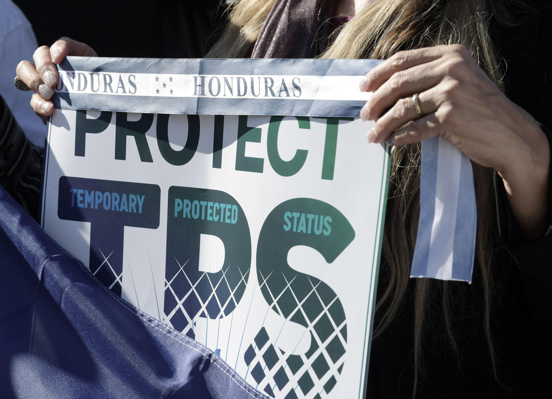 La cruzada de Trump contra el TPS genera temor y confusión sobre cuál país será el próximo