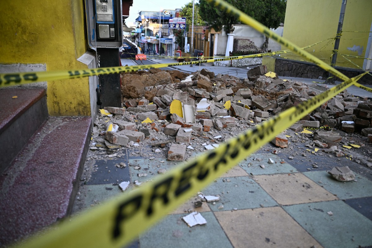 Guatemaltecos duermen en las calles tras sismos que causaron tres muertos Guatemaltecos duermen en las calles tras sismos que causaron tres muertos