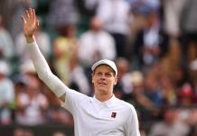 Sinner supera molestias en el codo y pasa a semifinales en Wimbledon