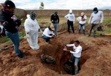 Suman 222 bolsas con restos y 38 víctimas en fosa clandestina de Zapopan; extienden trabajos fuera del predio