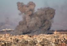 Más de 50 muertos en ataques israelíes en Gaza, mientras sigue la negociación de tregua en Catar
