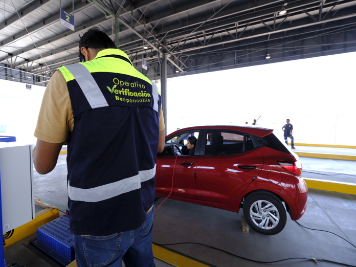 La verificación vehicular no limpia el aire, sólo lo vigila: académico del CUCEI La verificación vehicular no limpia el aire, sólo lo vigila: académico del CUCEI