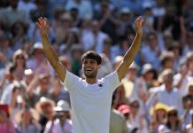 Alcaraz derrota a Fritz y alcanza su tercera final consecutiva en Wimbledon