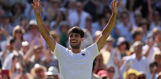 Alcaraz derrota a Fritz y alcanza su tercera final consecutiva en Wimbledon