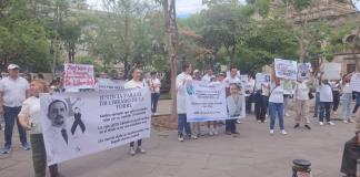 Protestan para exigir justicia tras el homicidio del nefrólogo Librado de la Torre