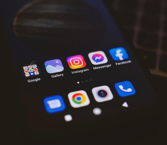 Prohibir las redes sociales a los menores, un rompecabezas difícil de resolver