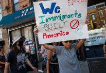 México evalúa denuncia contra las redadas en EE.UU. tras muerte de migrante en California