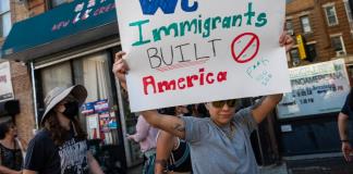 México evalúa denuncia contra las redadas en EE.UU. tras muerte de migrante en California