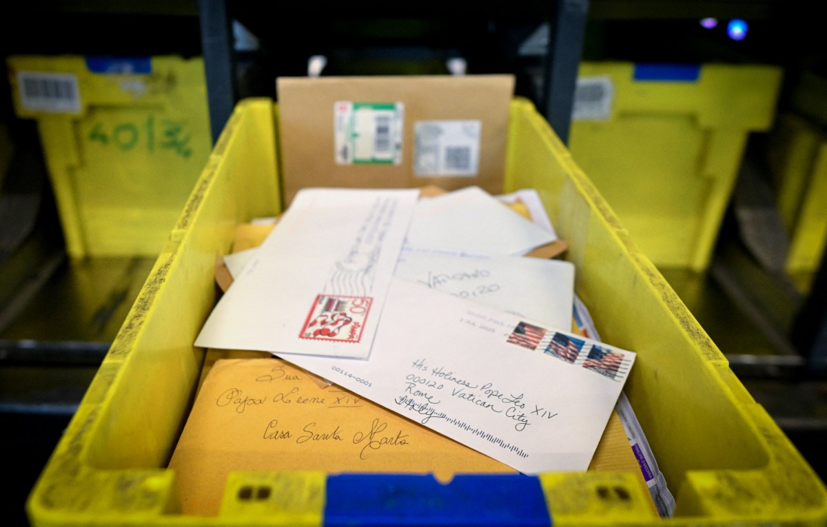 Cartas, mejores deseos y peluches: los entresijos del correo que recibe el papa cada semana