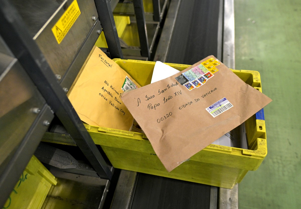Cartas, mejores deseos y peluches: los entresijos del correo que recibe el papa cada semana